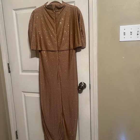 Elegant Sequin Off-Shoulder Dress - Picture 2 of 3